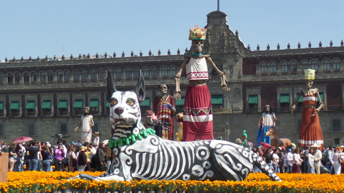 ofrenda monumental en el zocalo de cdmx